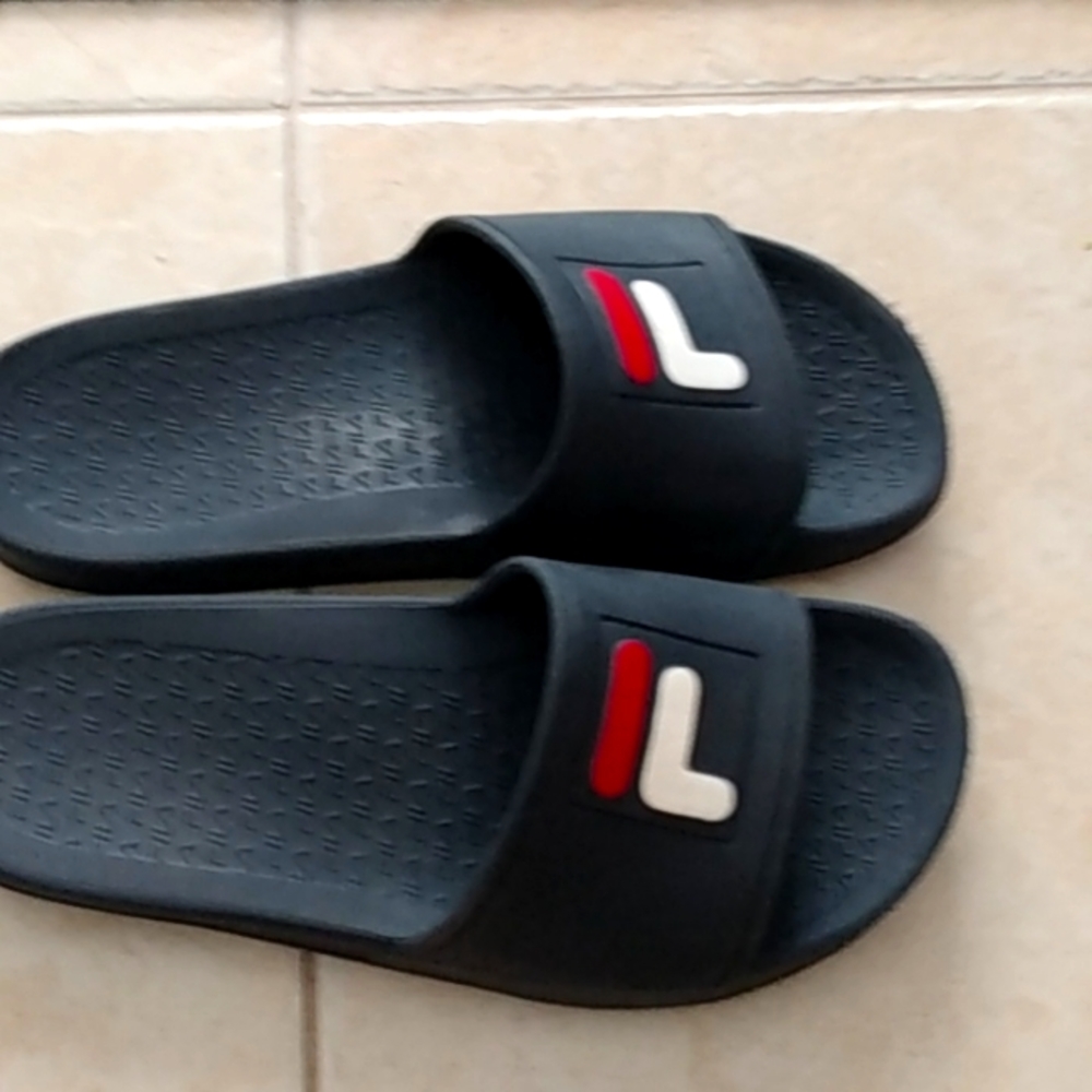 Fila slides